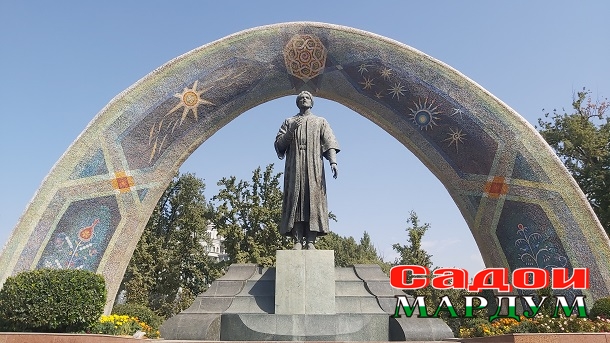 Памятник_Рудаки_в_Душанбе