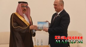 Вохӯрии Файзалӣ Идизода бо сафири Арабистони Саудӣ