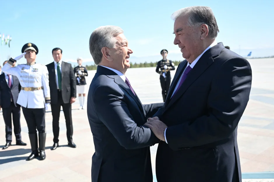 Истиқбол дар фурудгоҳи байналмилалии Тошканд - Ҳумо