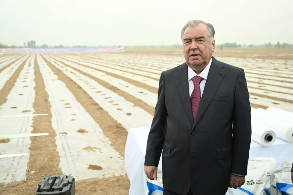 Оғоз бахшидан ба кишти пахта дар 10 гектар замини хоҷагии деҳқонии “Мирхонд” ва боздид аз намоиши маҳсулоти кишоварзӣ дар ноҳияи Мастчоҳ