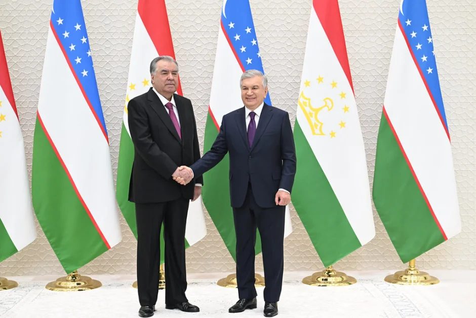 Оғози мулоқоту музокироти сатҳи олии Тоҷикистону Узбекистон