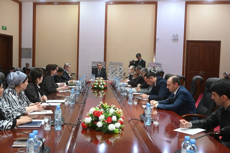 Набояд фаромӯш кард