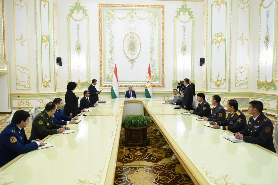 Таъиноти кадрӣ