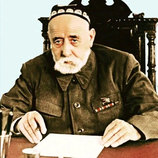 Устод Айнӣ ва ориентатсияи миллӣ