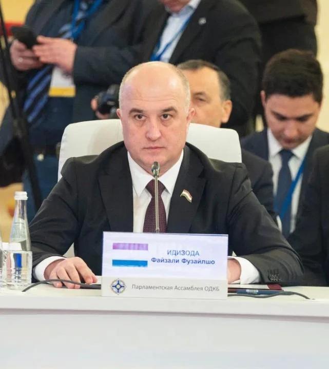 Файзалӣ Идизода дар Россия