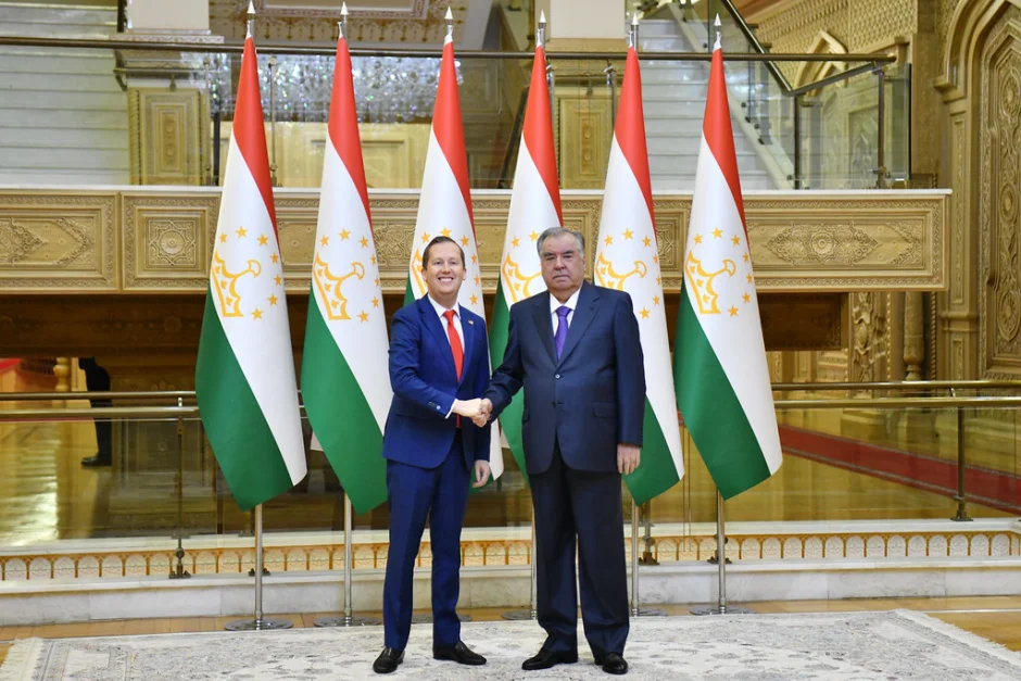 Мулоқот бо Фиристодаи Махсуси Президенти ИМА дар Осиёи Ҷанубӣ ва Марказӣ Серҷио Гор