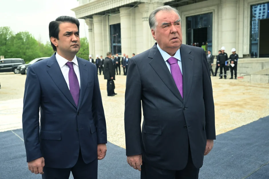 Шиносоӣ бо рафти сохтмони бинои Театри миллӣ