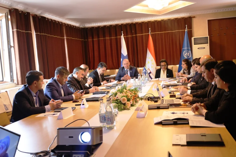 Машварати омӯзишӣ доир ба нақши зеҳни сунъӣ дар фаъолияти парламент