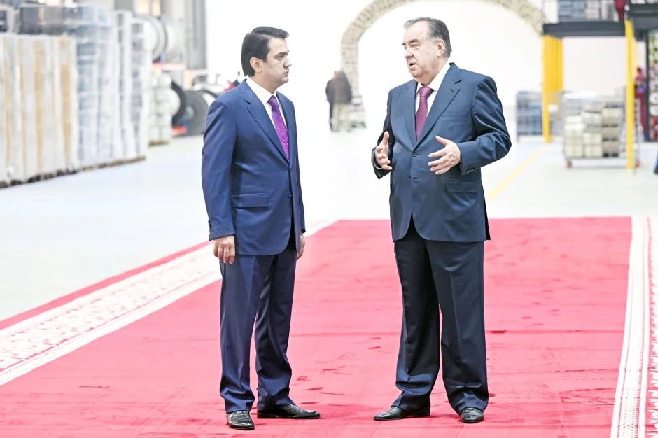 Нигини тоҷи миллат