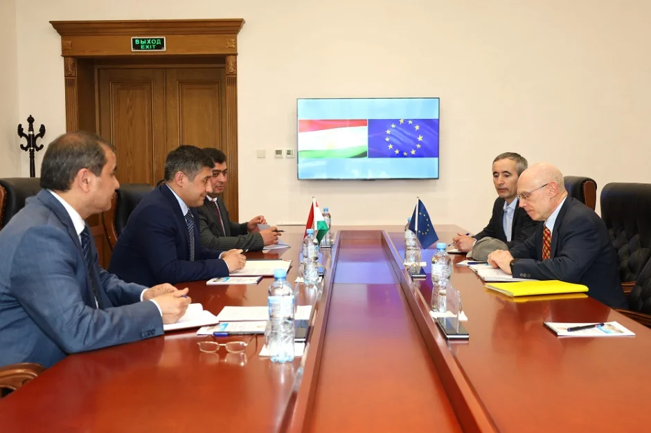 Муҳокимаи ҳамкориҳо бо Иттиҳоди Аврупо