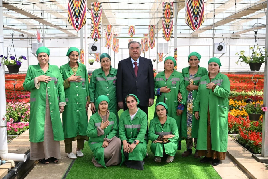 Ифтитоҳи Маҷмааи гармхонаҳои ҶДММ Гулнур дар шаҳри Норак