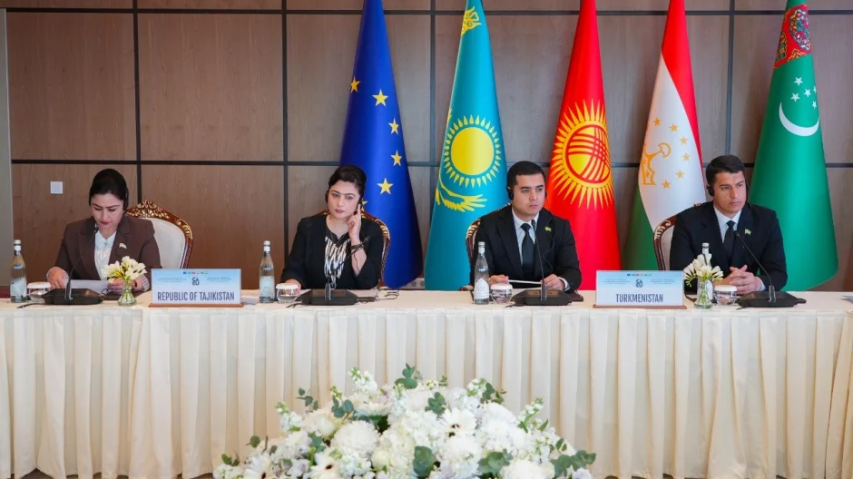 Нахустин Форуми байнипарлумонии ОМ ва ИА