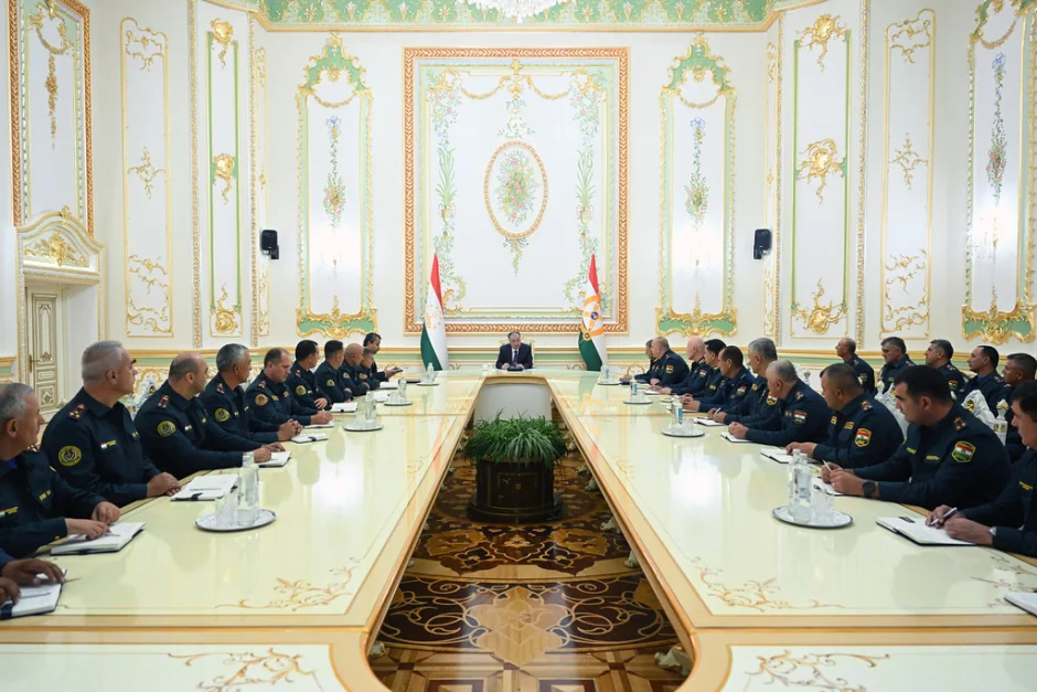 Таъиноти кадрӣ