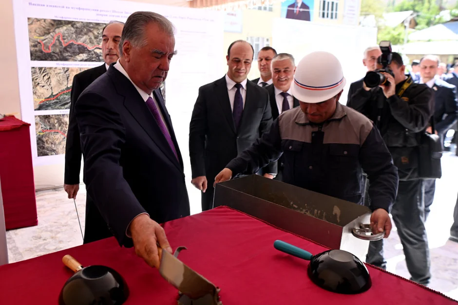 Муаррифии 6 лоиҳаи роҳ, ки дар ҳудуди Вилояти Мухтори Кӯҳистони Бадахшон сохта мешаванд