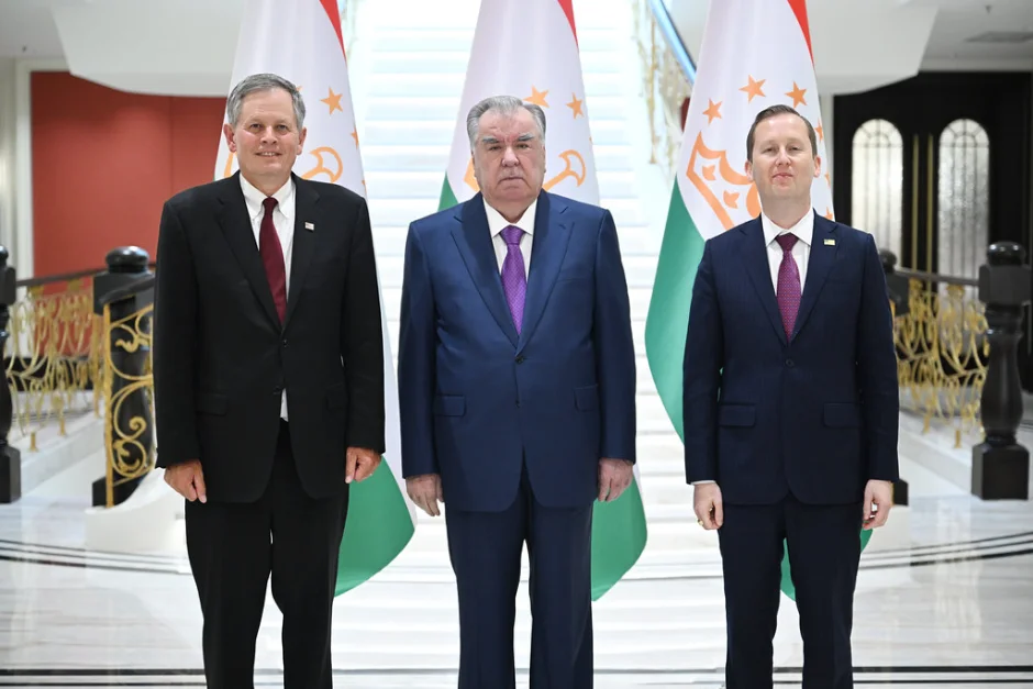 Мулоқот бо фиристодаи махсуси Президенти ИМА дар Осиёи Марказӣ ва Ҷанубӣ Серҷио Гор ва сенатори ИМА Стив Дейн