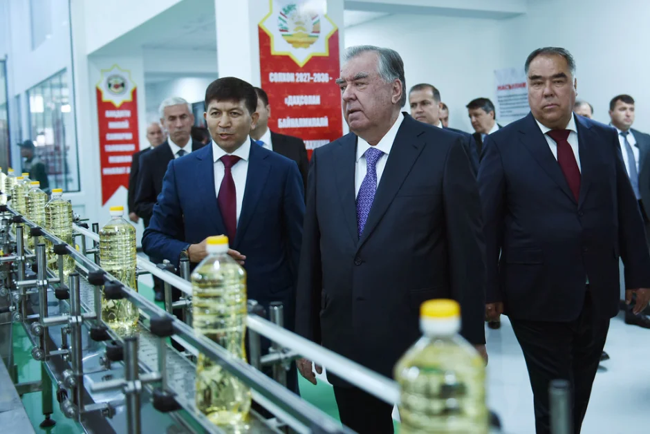 Ифтитоҳи коргоҳи истеҳсолии равғани ҶДММ Анқо-инвест дар ноҳияи Бобоҷон Ғафуров